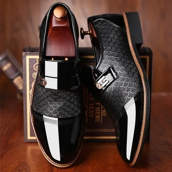 Férfi cipő, Bőr Dombornyomás Klasszikus Divat Luxus férfi cipő kopásálló csúszásmentes Mans lábbeli Anti-slip Fekete cipő