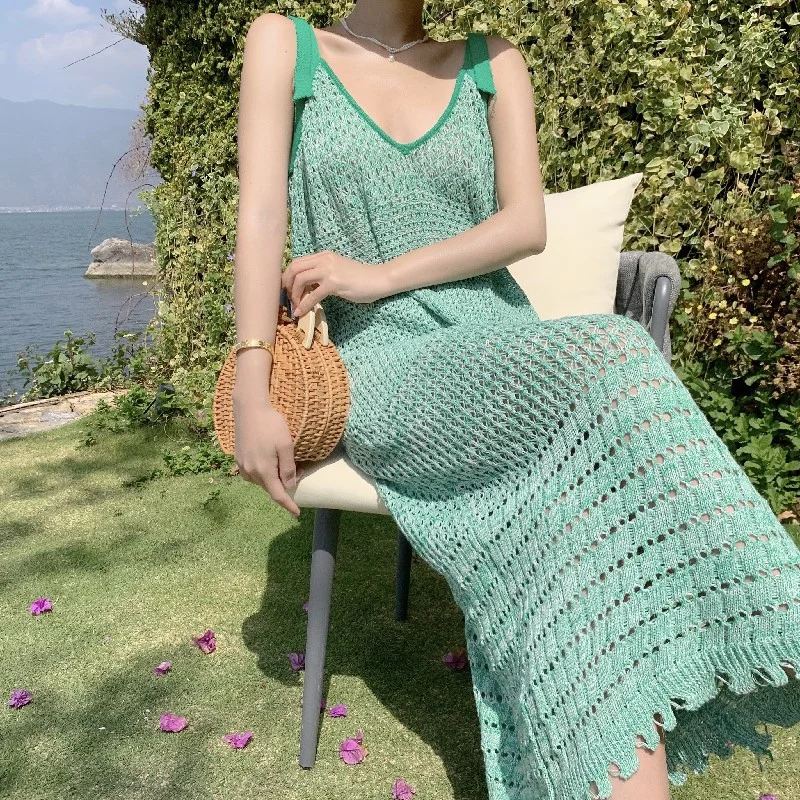 Zöld kötött harisnyatartó ruha, tengerparti nyaralás stílus, vékony, hosszú fenék a nő - 2